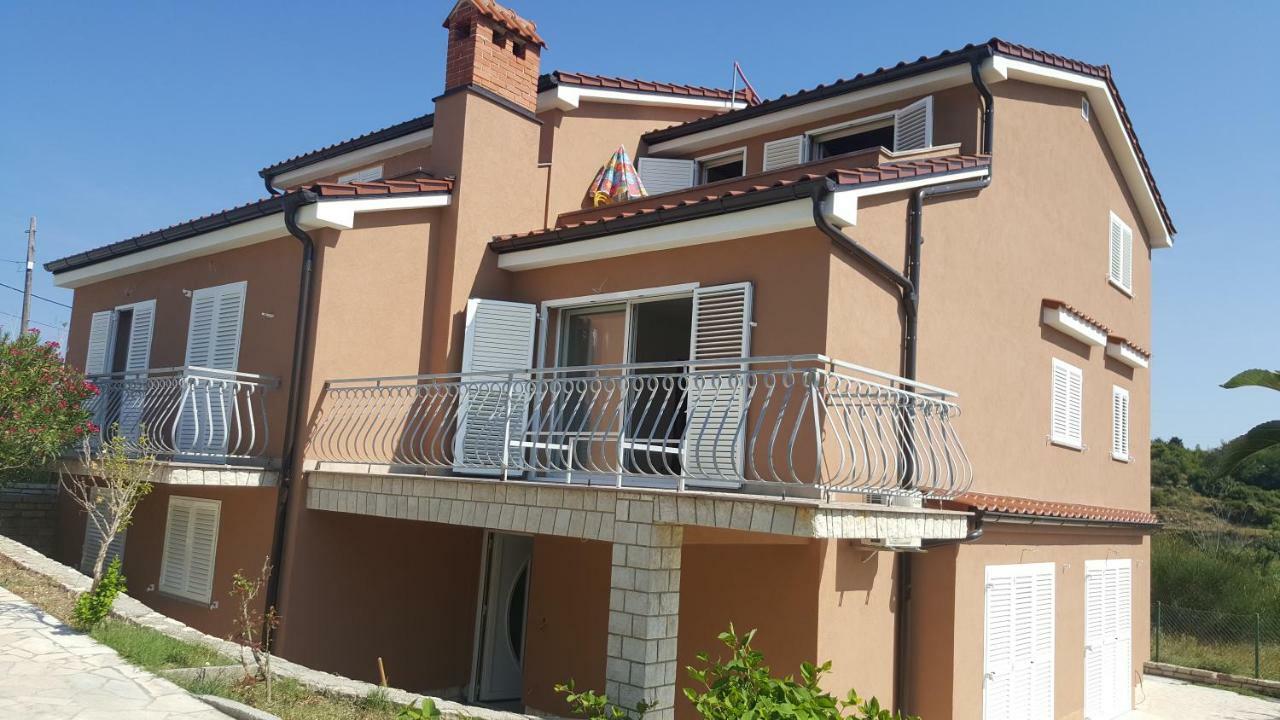 Apartments Mestrovic Лопар Екстер'єр фото