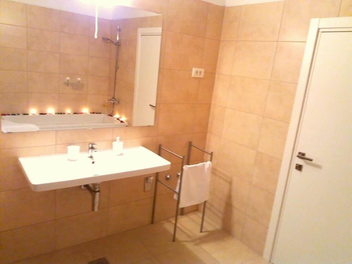 Apartments Mestrovic Лопар Екстер'єр фото