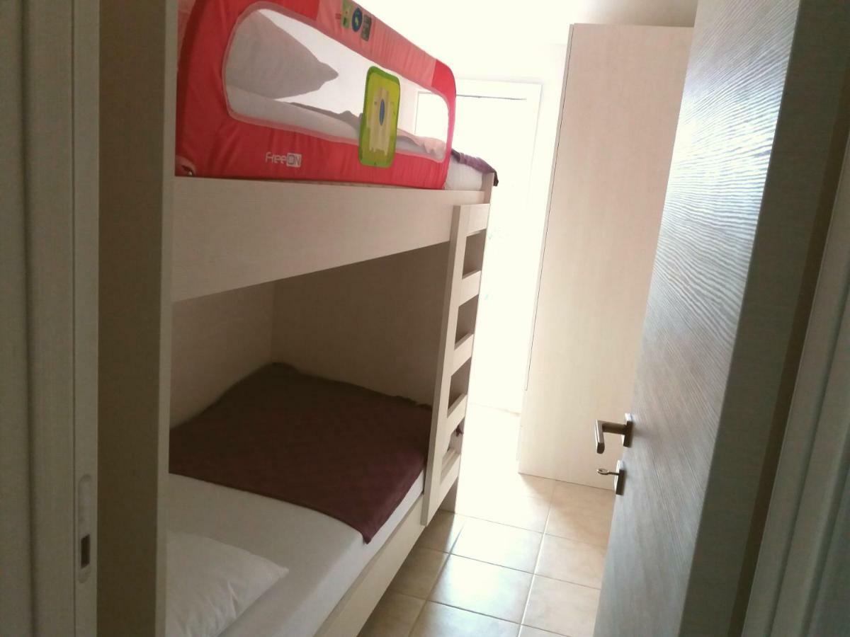 Apartments Mestrovic Лопар Екстер'єр фото