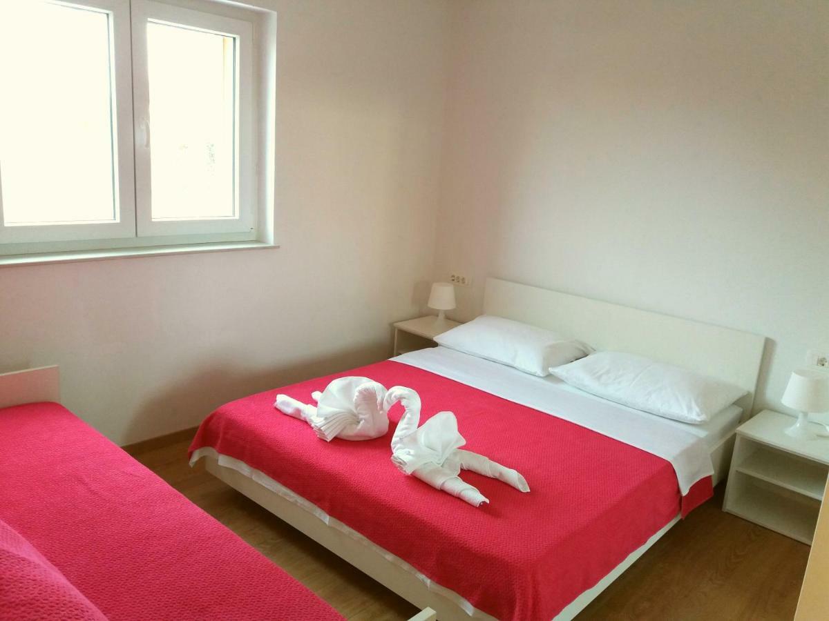 Apartments Mestrovic Лопар Екстер'єр фото