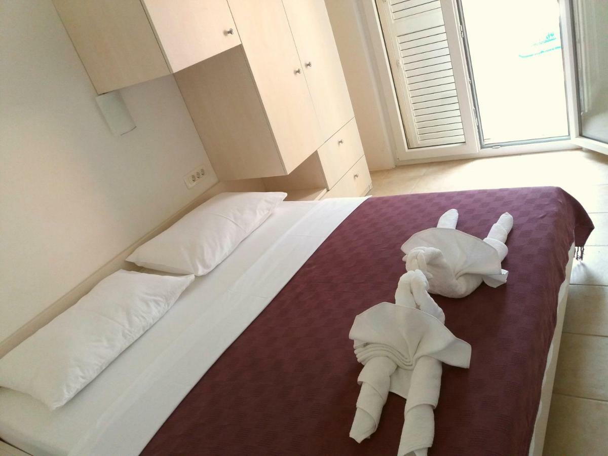 Apartments Mestrovic Лопар Екстер'єр фото