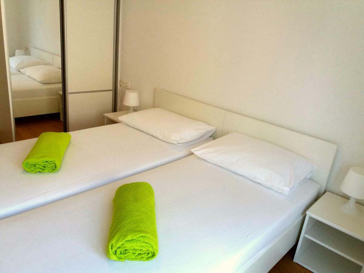 Apartments Mestrovic Лопар Екстер'єр фото
