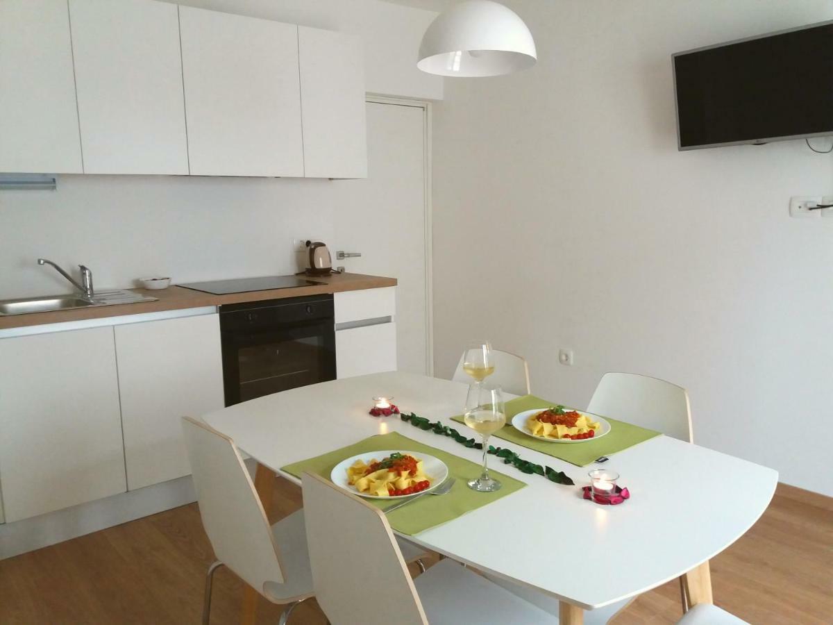 Apartments Mestrovic Лопар Екстер'єр фото