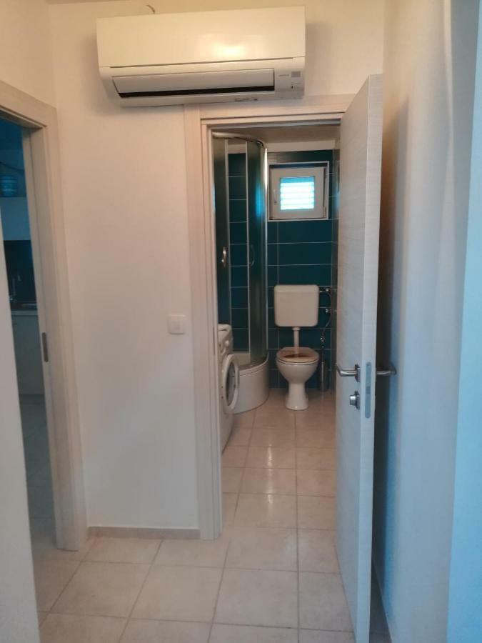 Apartments Mestrovic Лопар Екстер'єр фото