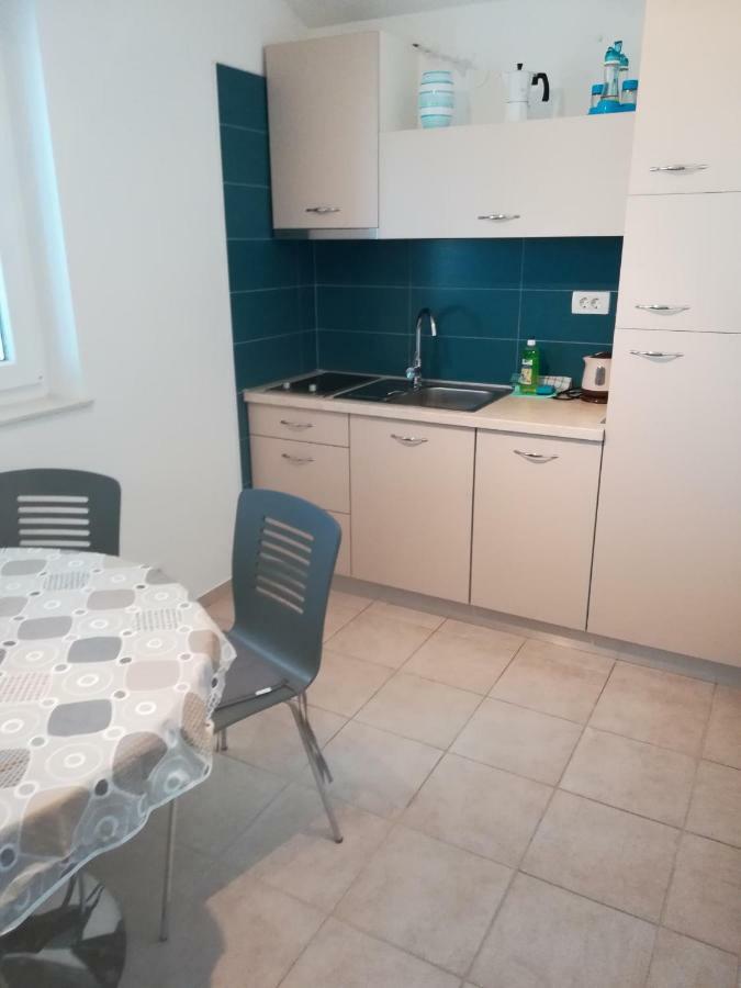 Apartments Mestrovic Лопар Екстер'єр фото